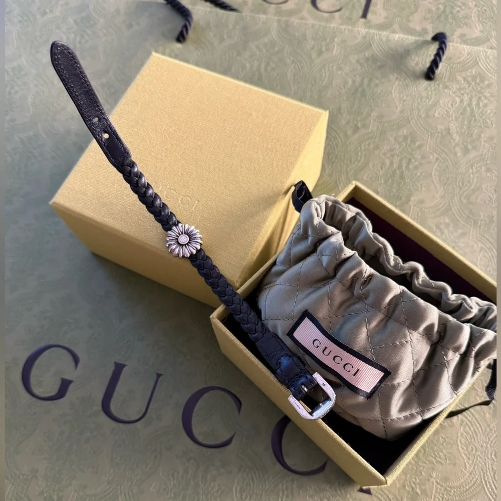 New Gucci Interlocking G Engraved Silver Flower Black Leather Bracelet Unisex🖤